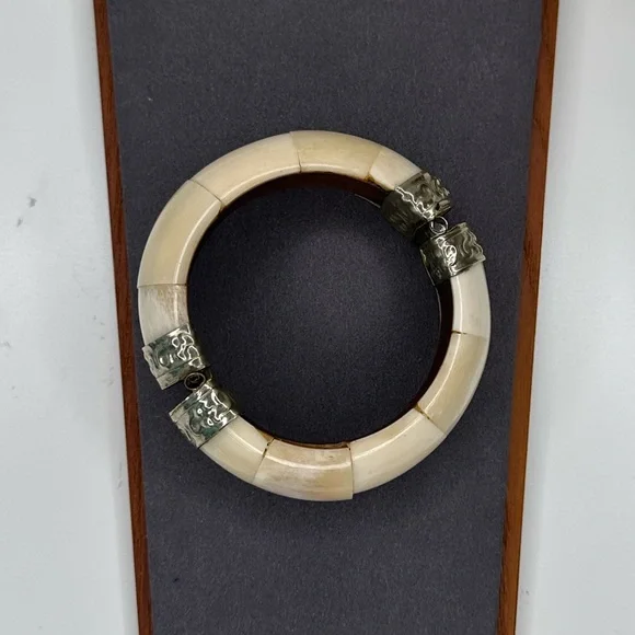 Vintage Mid-Century Bone & Wood Bangle, Hinge Pin Clasp, Tribal Style - Picture 4 of 8
